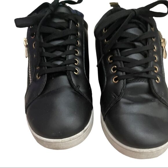 Size 9 Colloseum Black and Gold Sneakers - Picture 4 of 6